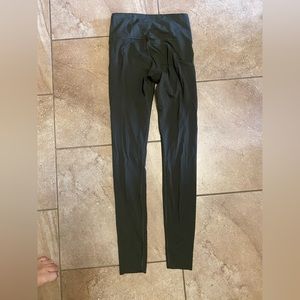 Green lulu leggings size 4 worn one time